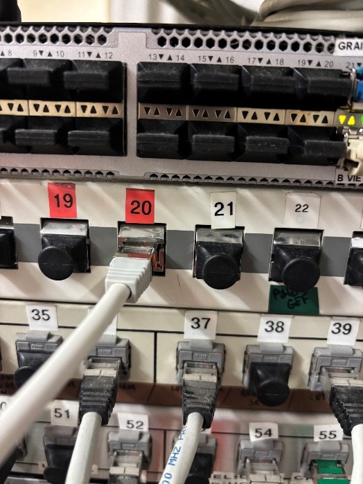 Baie réseau et testeur